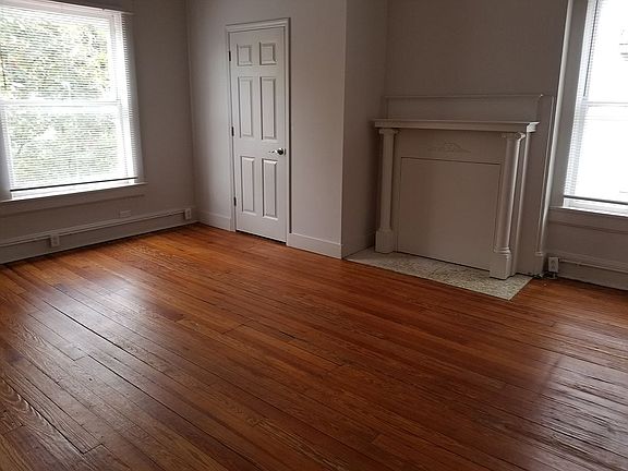 4th image of 433 E Maxwell St APT 1C