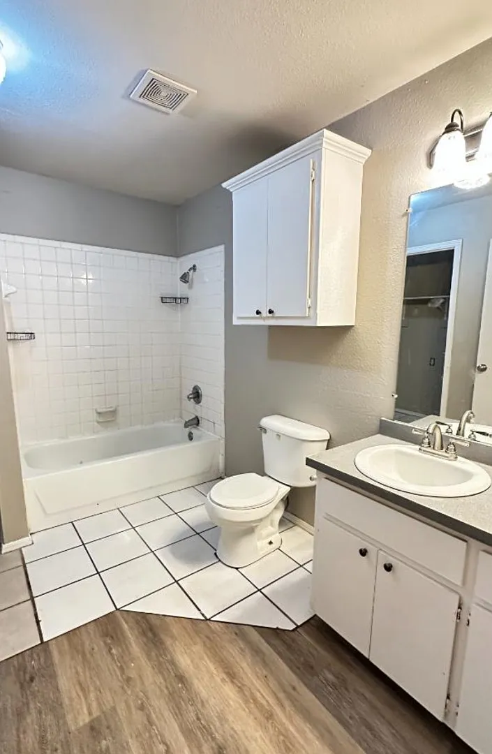 14117 SE 29th St - U — Photo 3