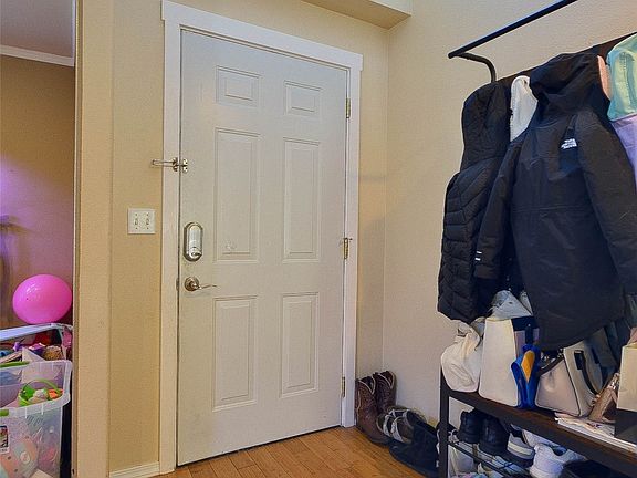 3rd image of 1041 Nepean Drive SE