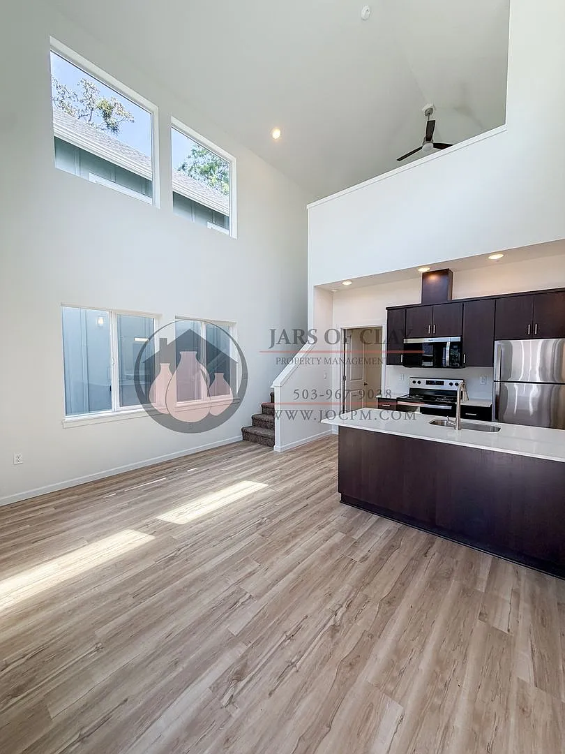 Spacious - Bright - New Construction Cottage - South Salem — Photo 2