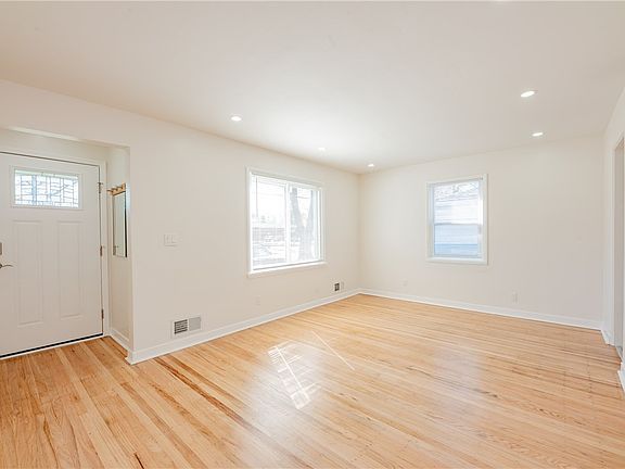 5th image of 767 Carter St