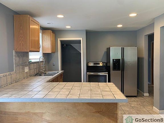 5th image of 5591 Somerset Ave