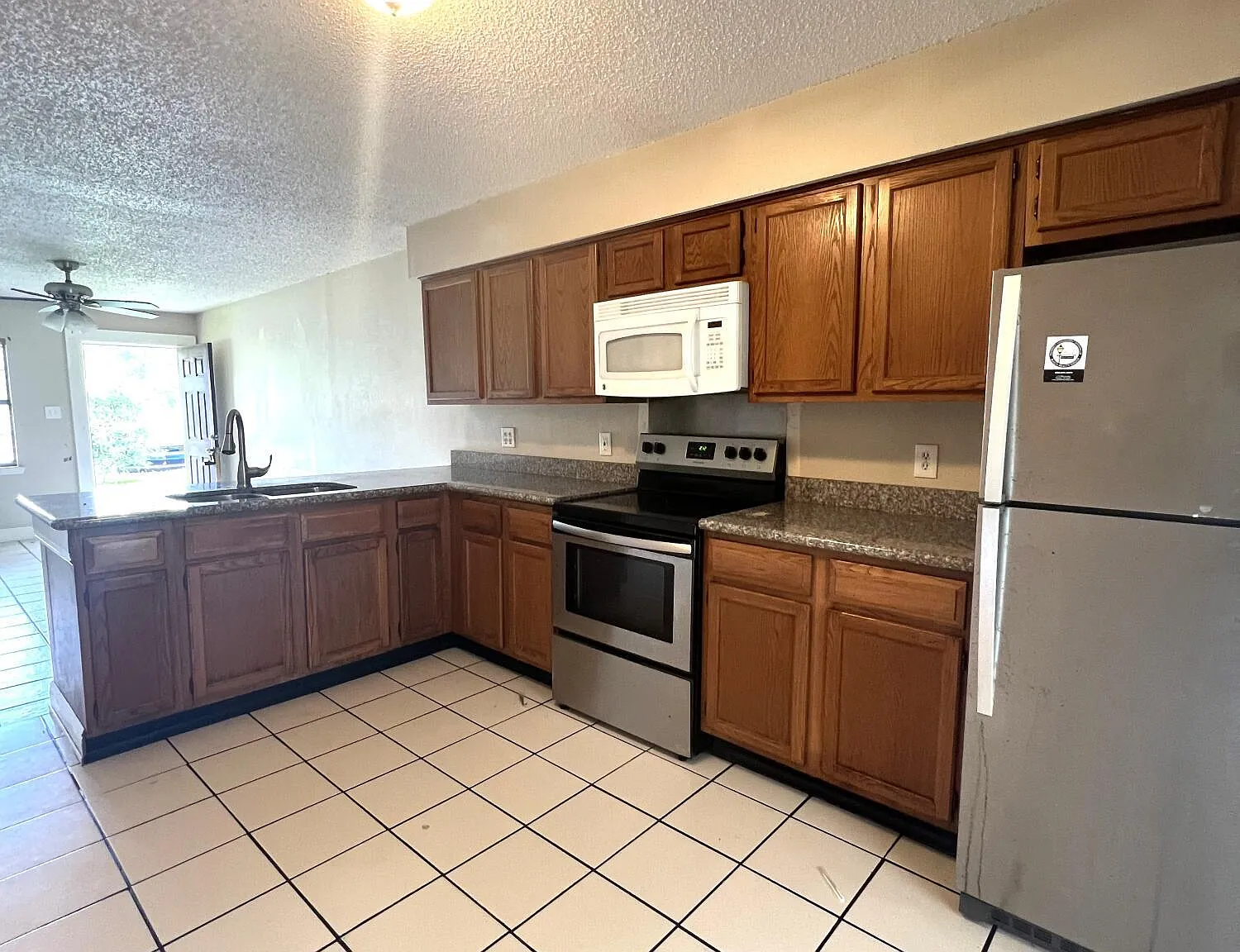 2 bed, 1.0 bath, 767 sqft, $895 — Photo 4