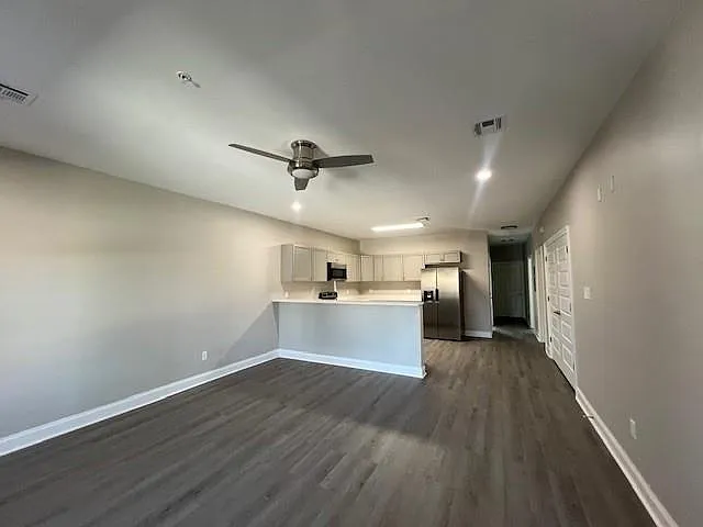 1112 Cambridge Dr #B — Photo 4