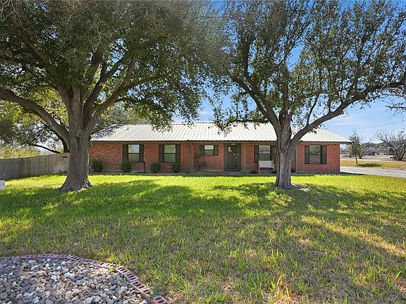 2nd image of 301 Lagarto Rd