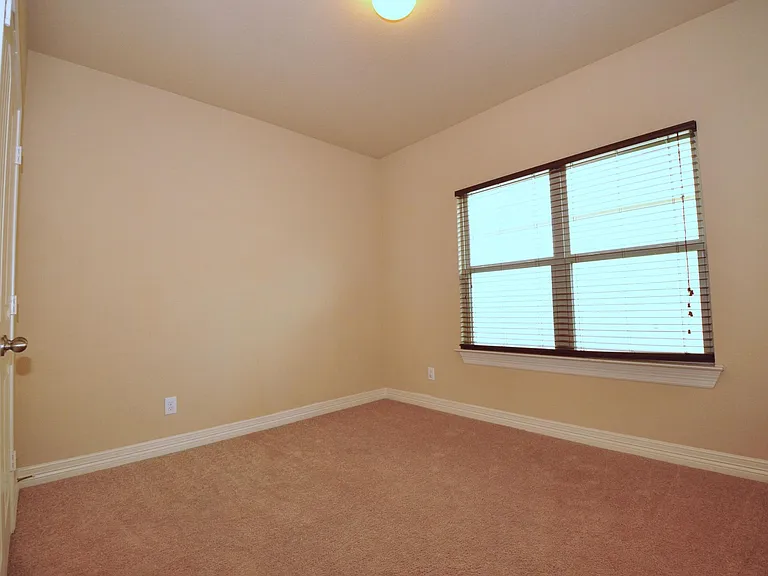 5496 Devonwood St — Photo 5