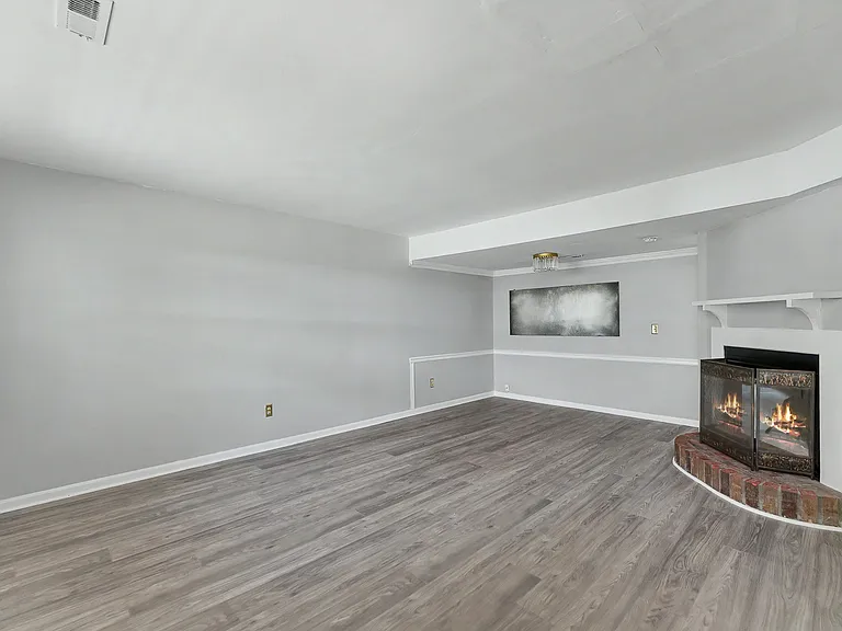 Living area (fireplace not usable, for aesthetic purposes only)