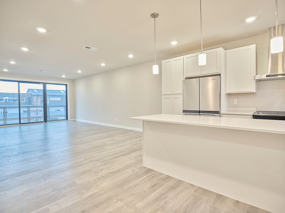 Large island in kitchen