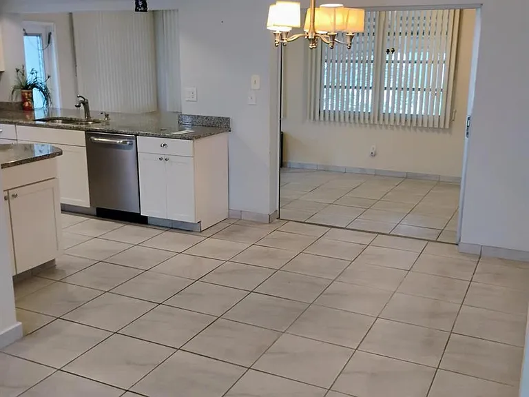 5039 NW 42nd St — Photo 35