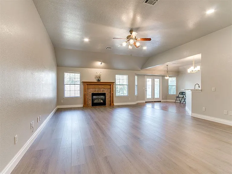 1305 Melisa Dr — Photo 11