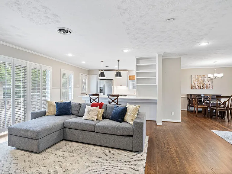 9203 Livenshire Dr — Photo 10