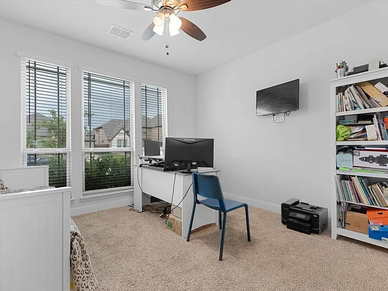2760 Richard St — Photo 18