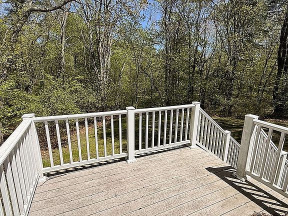 4th image of 78 Cheryl Dr