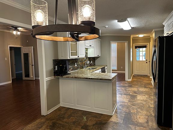 3rd image of 117 Greenfield Cir