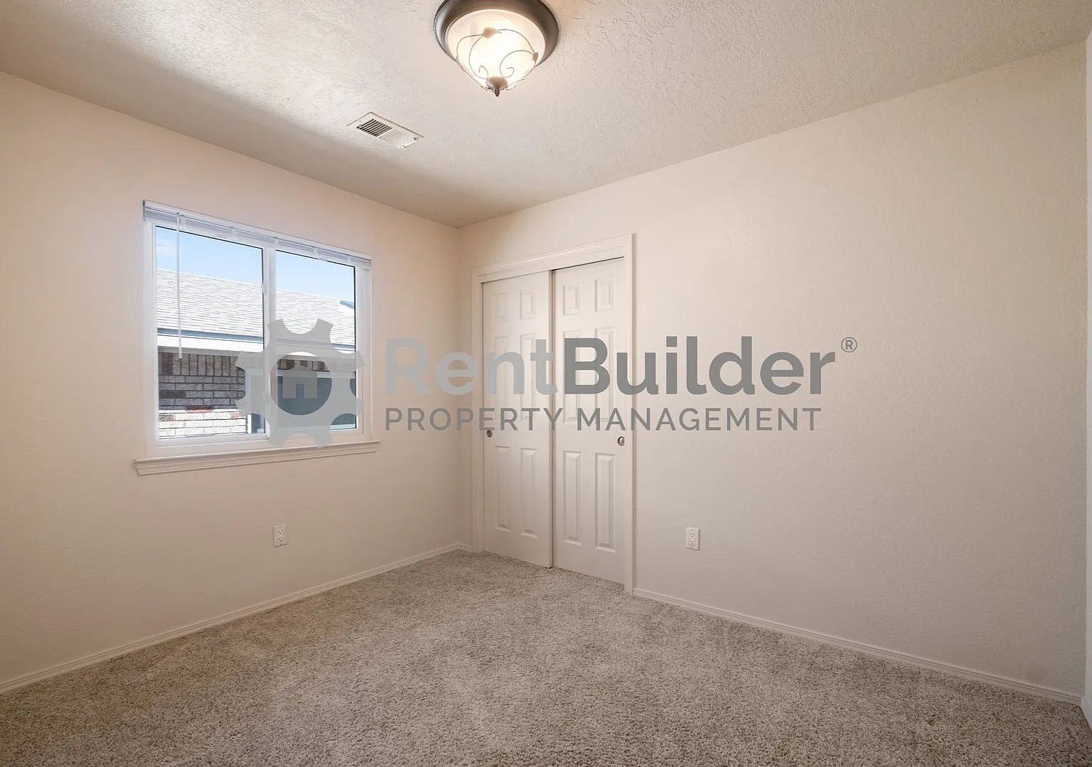 3 bed, 2.0 bath, 1108 sqft, $1,995 — Photo 2