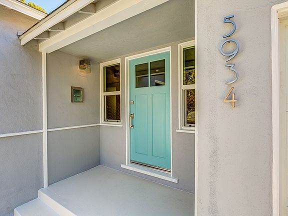 3rd image of 5934 Zelzah Ave