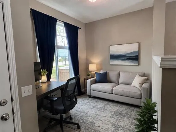 205 E McKenzie Towne Gate SE, Calgary, AB T2Z 4G2