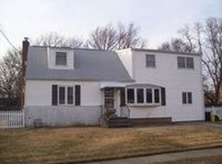 22 Paula Dr, Farmingdale, NY 11735
