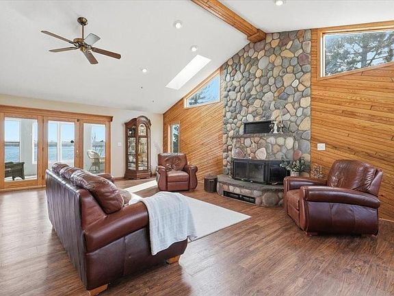4th image of 4179 Green Trail