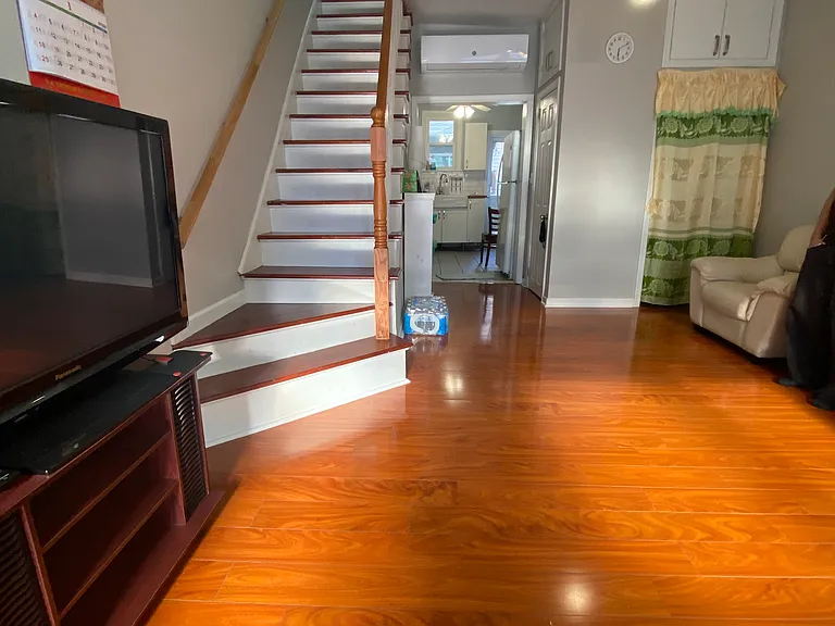 2503 S American St — Photo 1