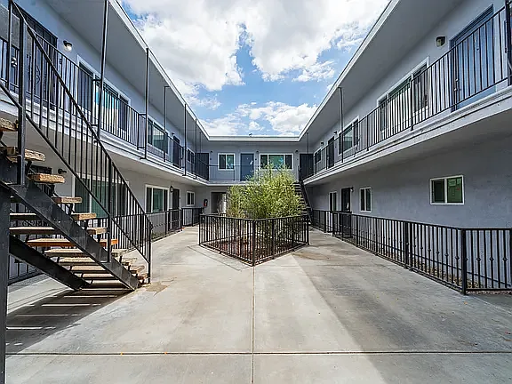 2 bed, 1200 sqft, $1,955 — Photo 2