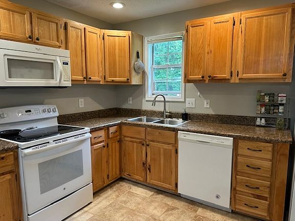 5th image of 1095 E Prince Rd