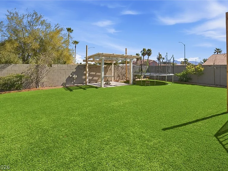 747 Canyon Crest Dr — Photo 18