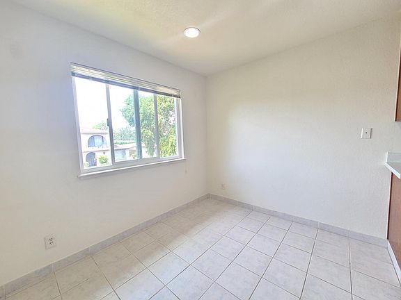 4th image of 1094 Delna Manor Ln APT 4