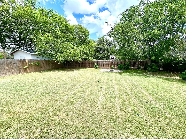 4111 Judivan — Photo 22