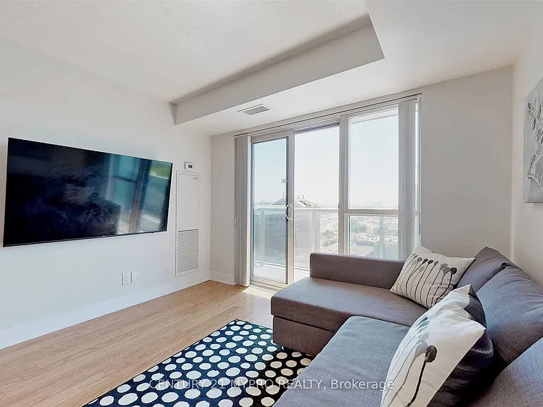 135 Village Green Sq #1621 — Photo 6