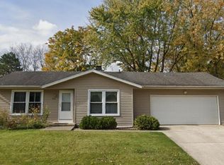 334 Hawthorne St, Elgin, IL 60123