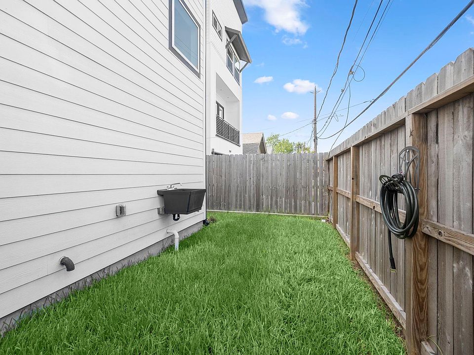 1st image of 3022 Holman St