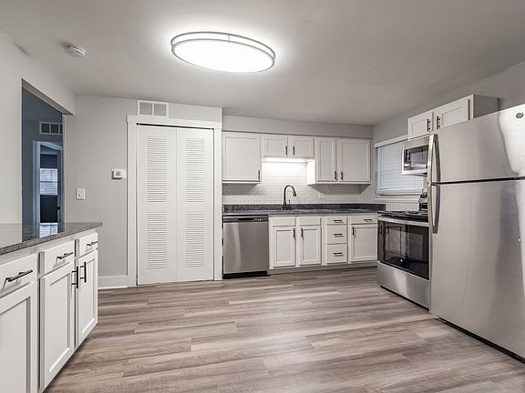 5th image of 306 Johnstown Rd APT B