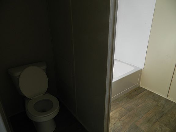 5th image of 370 Imperial Dr