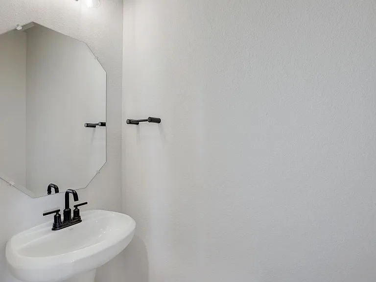 125 Clemens Dr — Photo 14