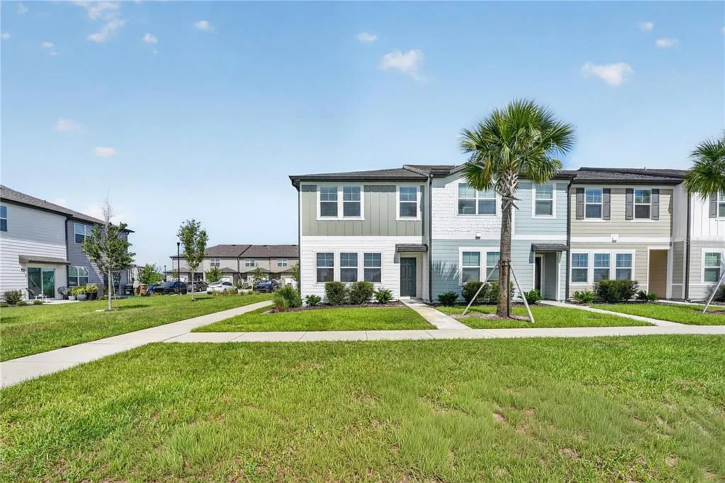 3 bed, 2.5 bath, 1594 sqft, $2,200 — Photo 2