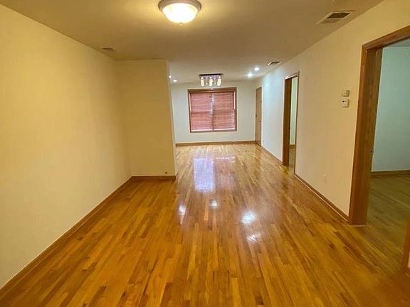 5th image of 2943 S Parnell Ave