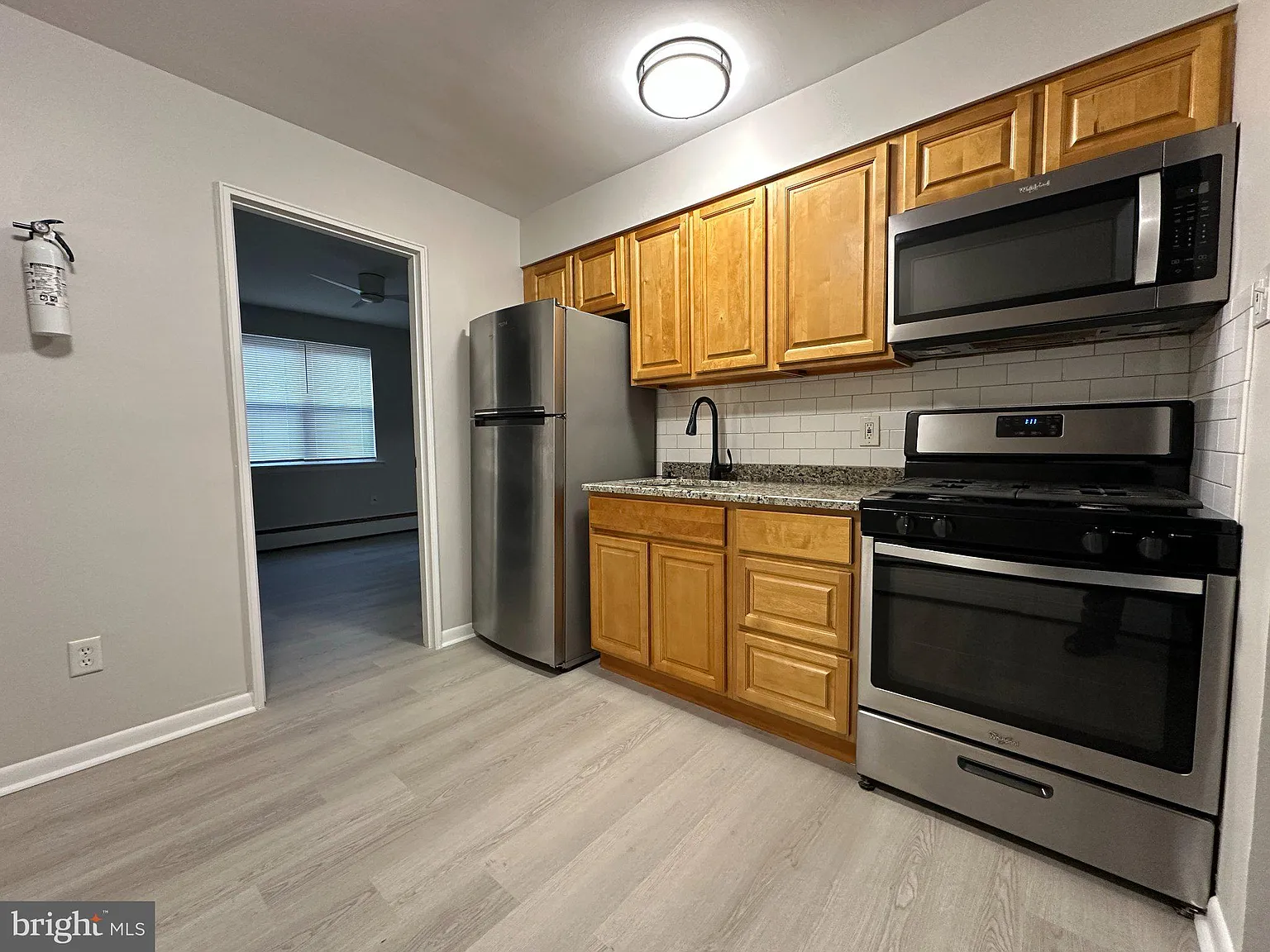 1 bed, 1.0 bath, 2418 sqft, $1,350 — Photo 2