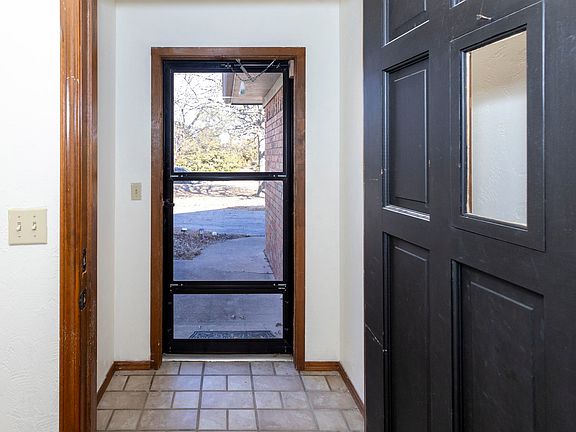 3rd image of 3889 Kensworth Dr
