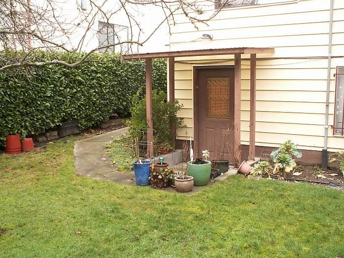 yard & entrance