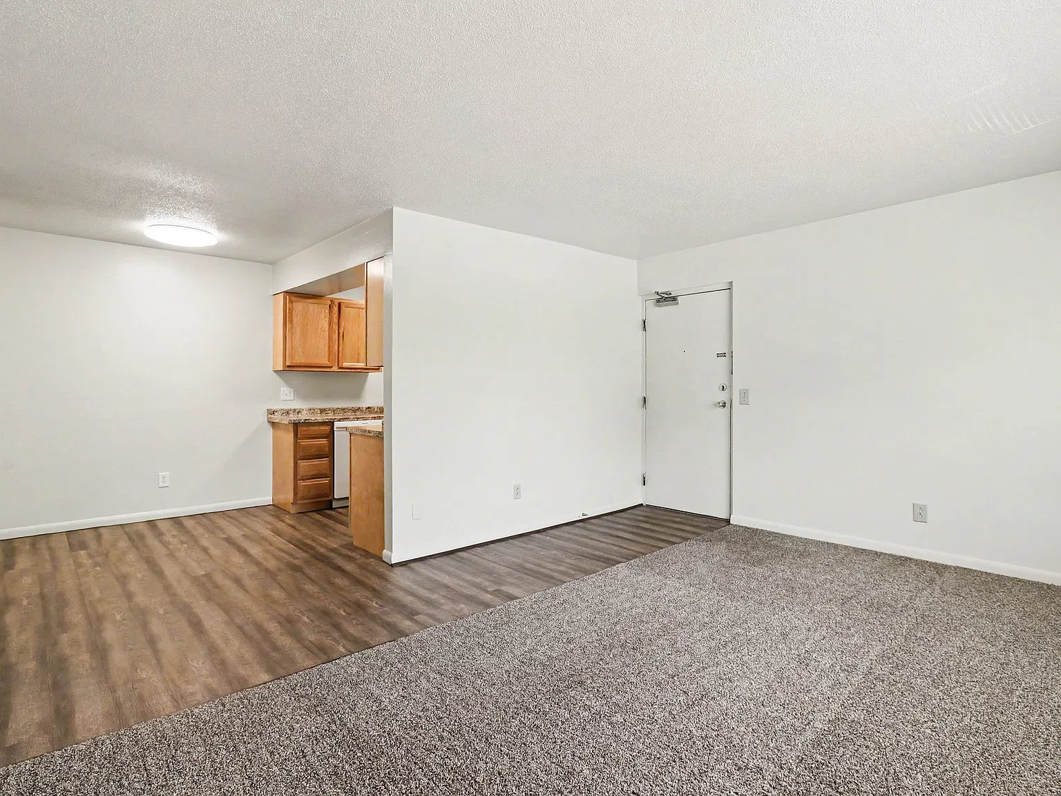 2 bed, 650 sqft, $800 — Photo 2