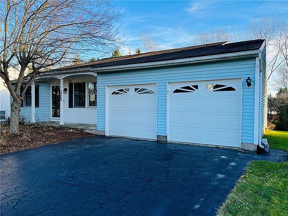 2nd image of 3269 Evergreen Cir