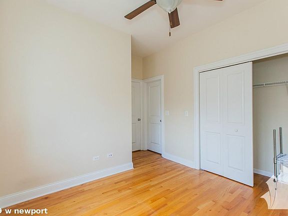 3rd image of 1039 W Newport Ave #1621