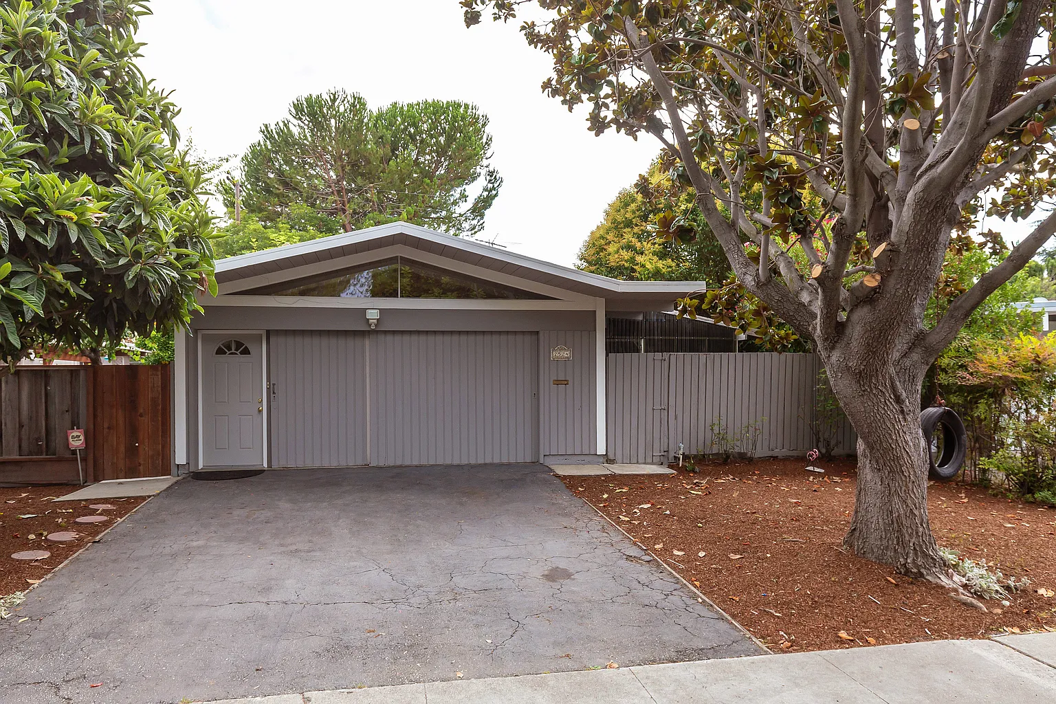 2524 Alvin St photo 1
