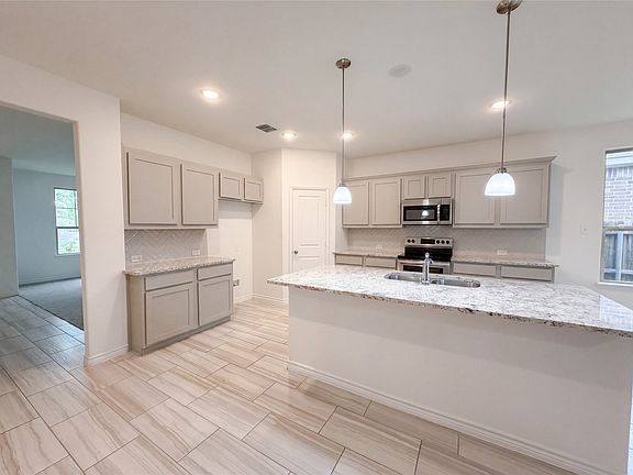 5th image of 10513 Summer Place Ln