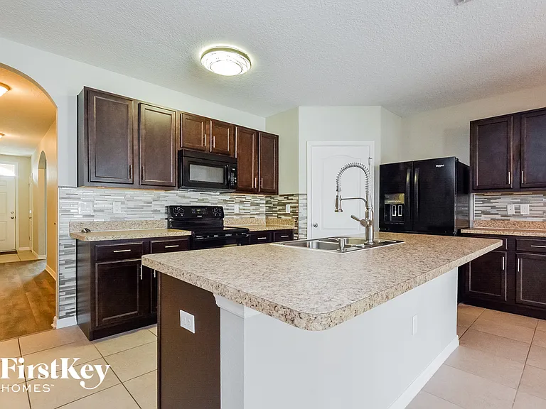 915 Freedom Blvd — Photo 6