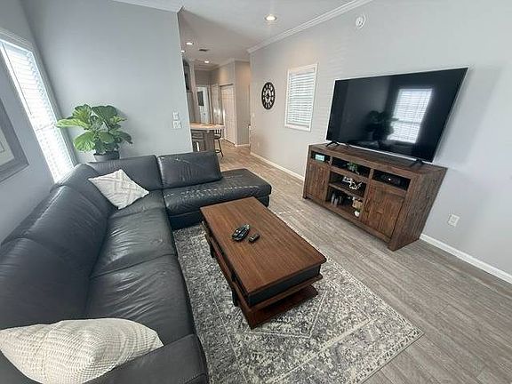 5th image of 422 Joseph Way