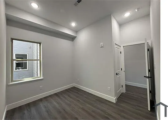 3 bed, 900 sqft, $1,990 — Photo 4