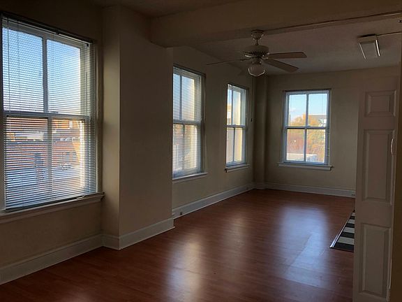 2nd image of 116 E Franklin St #304