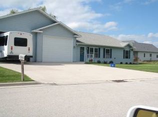 553 Wild Goose Ln, Sheboygan Falls, WI 53085